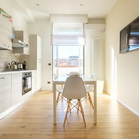 Scandellari Apartments - Charming Apartment With Private Balcony *