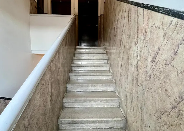 Scandellari Apartments -Stairs Only, No Elevator דירה