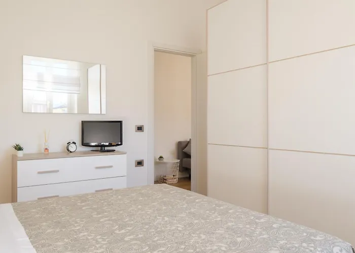 Scandellari Apartments -Stairs Only, No Elevator דירה