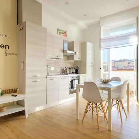 Apartamento Scandellari - With Stunning Balcony Bolonha