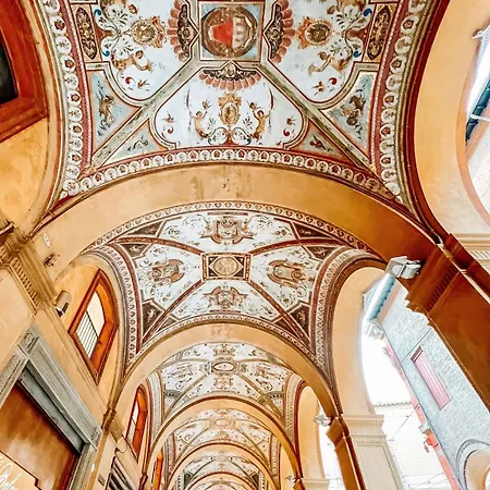 Scandellari - With Stunning Balcony * Bolonha